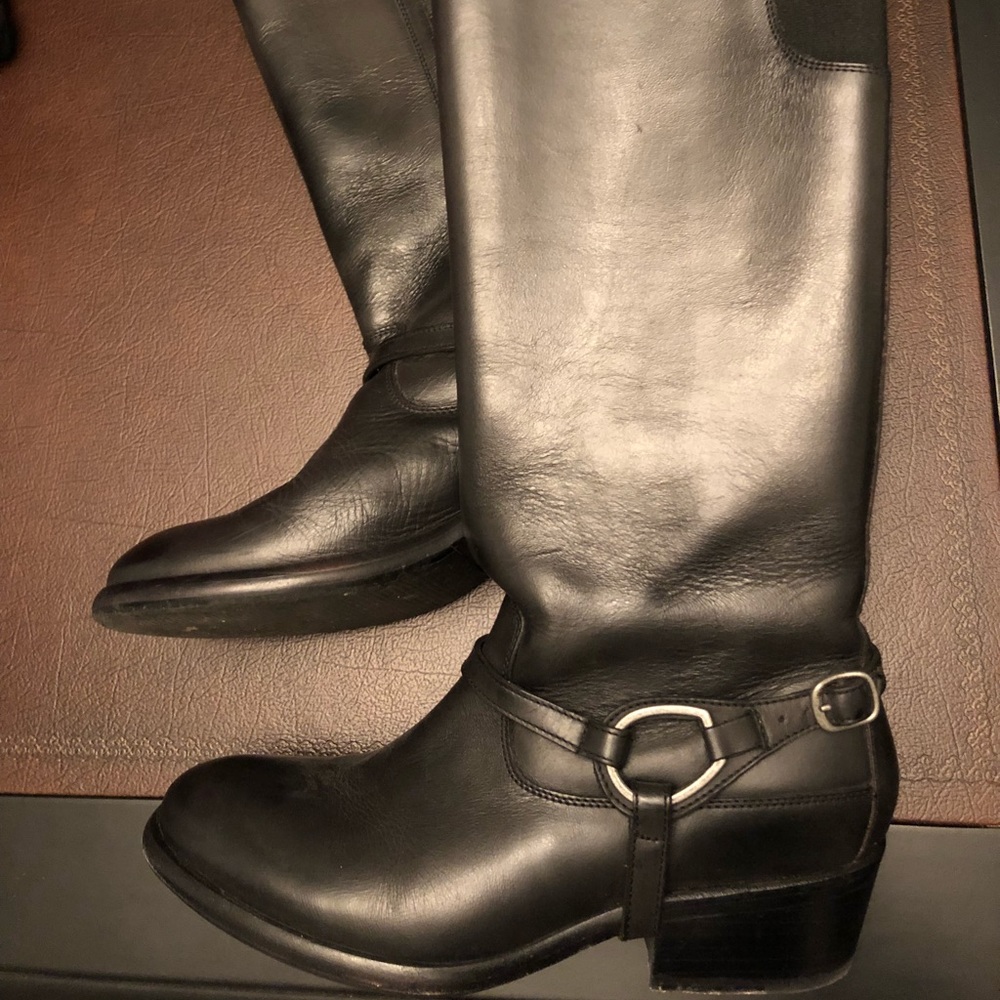 Women’s size 7 Ariat riding boots
